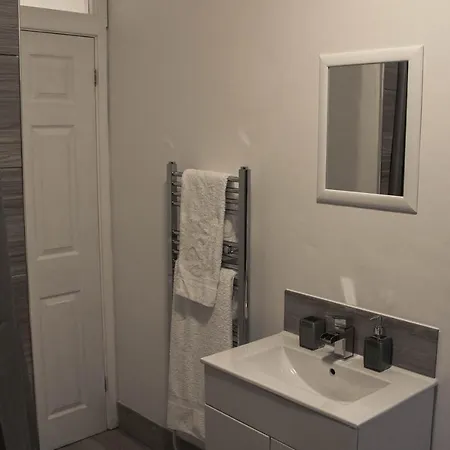 Business Friendly 3Br Home - King Size Beds & Centrally Located Swansea Exterior foto