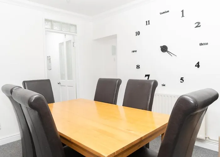 Business Friendly 3Br Home - King Size Beds & Centrally Located
